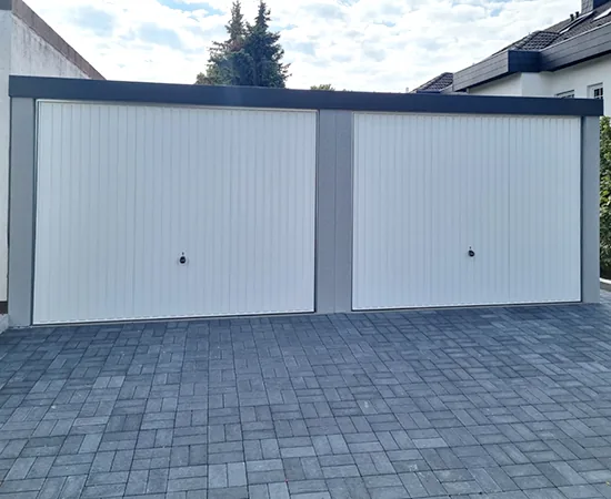 Doppelgarage mit zwei Schwingtoren in Eschborn